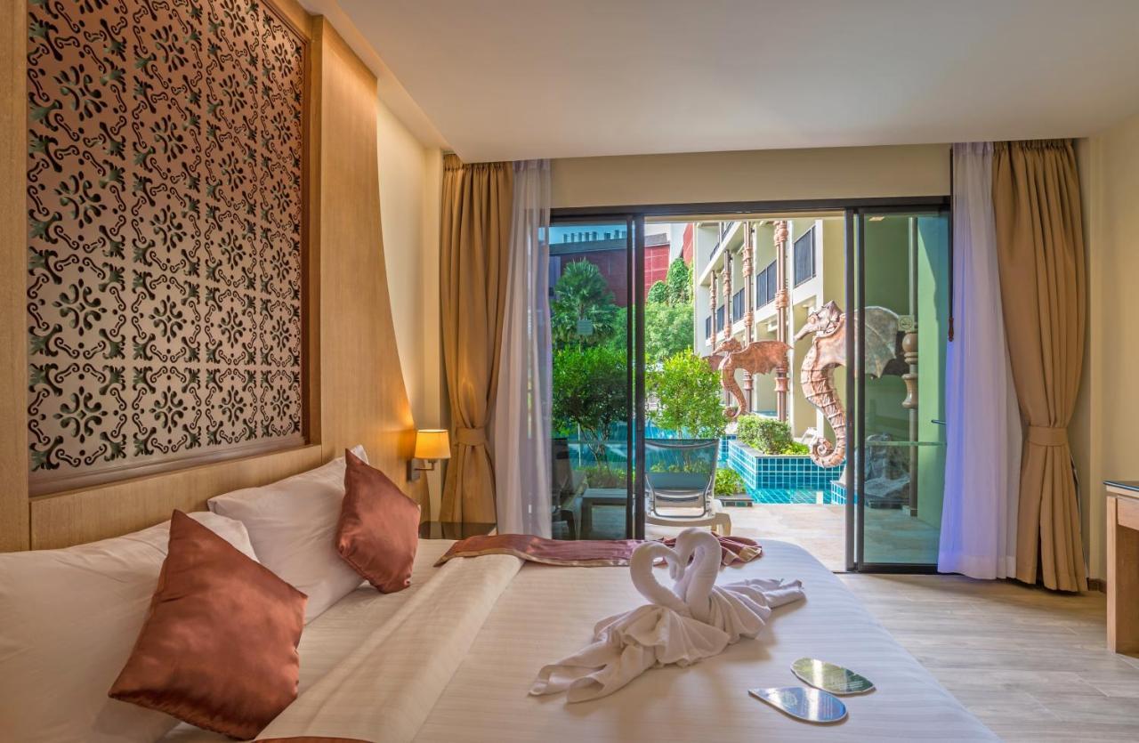 Grand Deluxe Pool Access